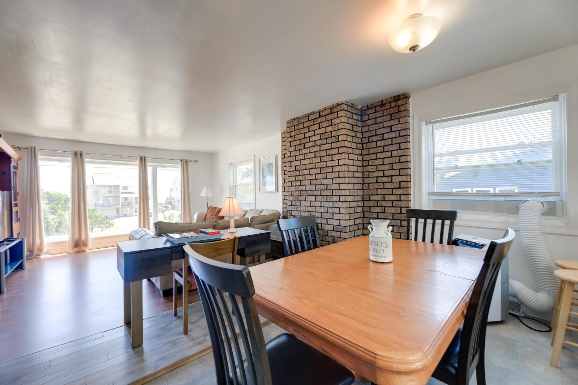 West Of The Moon Ocean Apt With Beach Access! Emerald Isle Eksteriør bilde