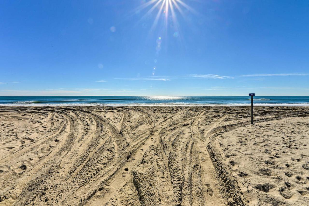 West Of The Moon Ocean Apt With Beach Access! Emerald Isle Eksteriør bilde